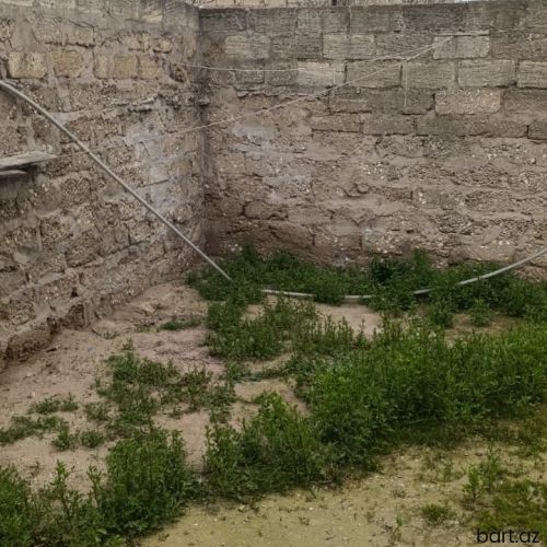 2 otaqlı həyət evi satılır