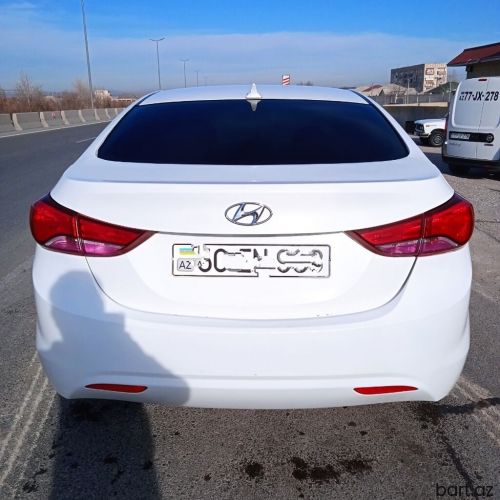 Hyundai Elantra: 1.8 l | 2013 il