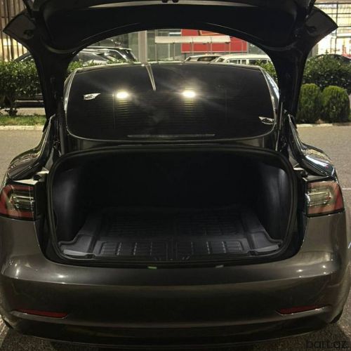Tesla Model 3: 0.1 l | 2023 il