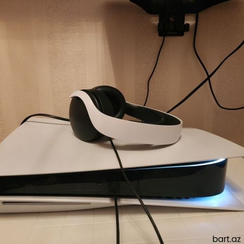  PS 5 ,uzerinde 2 pult,original Sony qulaqciq