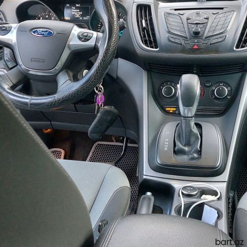 Ford Escape: 1.6 l | 2016 il 