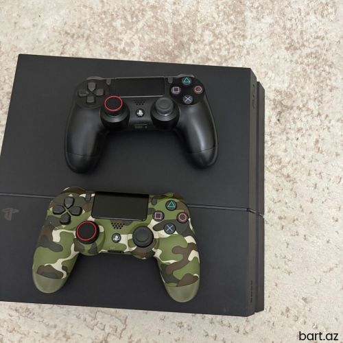 Sony PlayStation 4 (PS4)