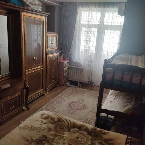 Lökbatan qəs.-də 1 otaqli mənzil satilir.