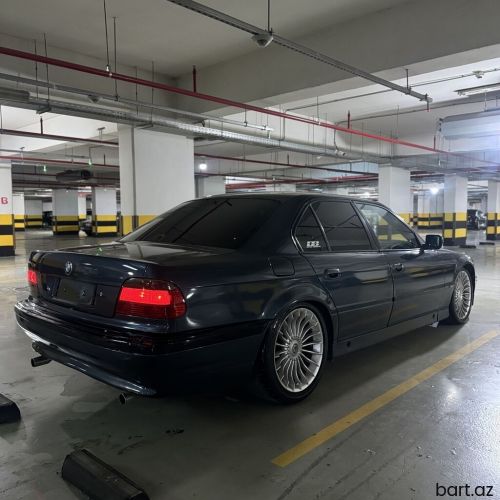 BMW 735: 3.5 l | 1998 il