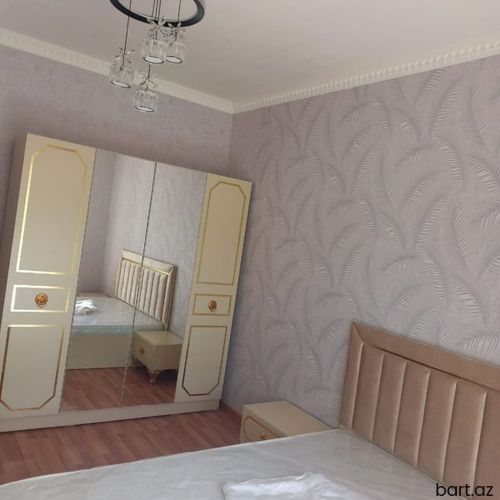 Günəşlidə 2 otaqli mənzil satilir.