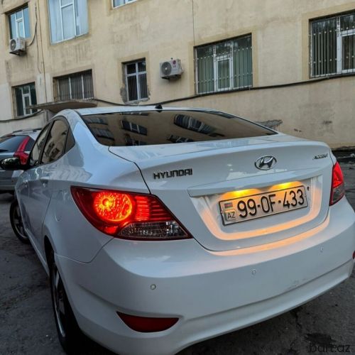 Hyundai Accent: 1.4 l | 2013 il