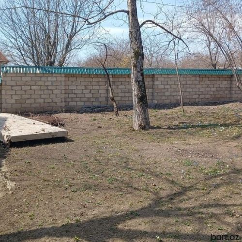  Vəndam qəs-də 5 sot torpaq sahəsi satilir.