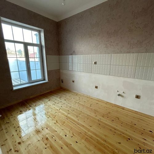 Mehdiabad qəs-də 3 otaqlı  həyət evi satilir.