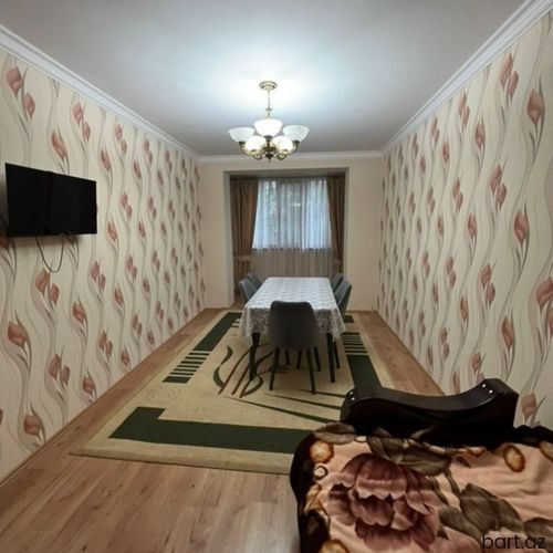 8 mikrorayonda 4 otaqli mənzil satilir.