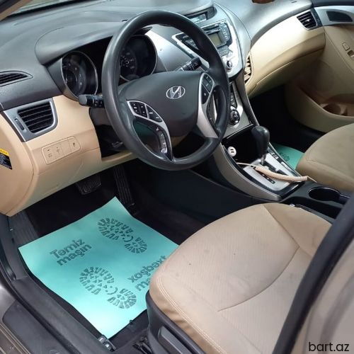 Hyundai Elantra: 1.8 l | 2012 il
