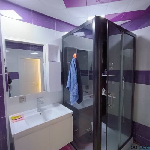 7-ci mikrorayon, 2 otaqlı mənzil satilir.