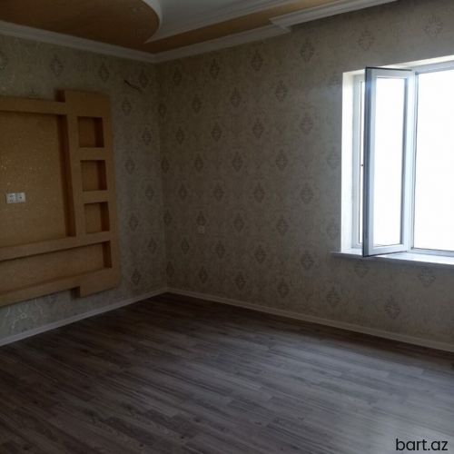 Saray qəs-də 5 otaqli həyət evi satilir.