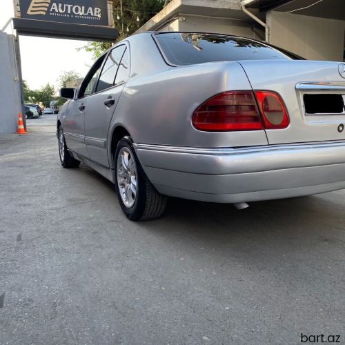 Mercedes-Benz E 250: 2.5 l. | 1996 il