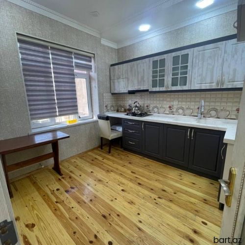 Binəqədi qəs. 5 otaqlı həyət evi satilir.