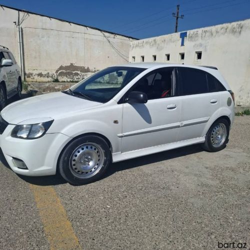Kia Rio: 1.5 l | 2006 il 