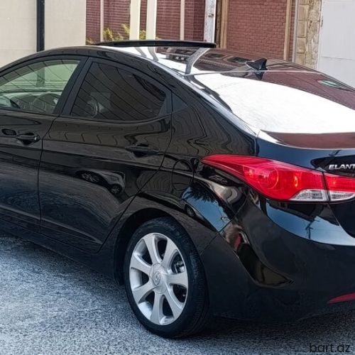 Hyundai Elantra: 1.8 l | 2012 il 