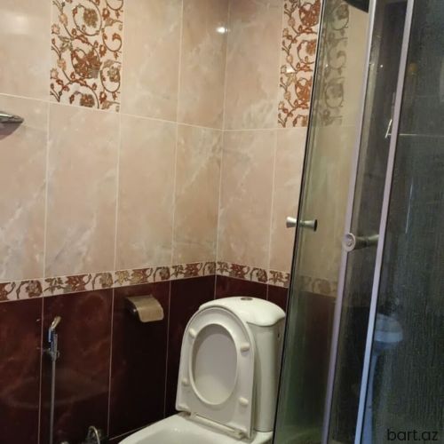 Yasamal rayonunda 3 otaqli  mənzil satilir.