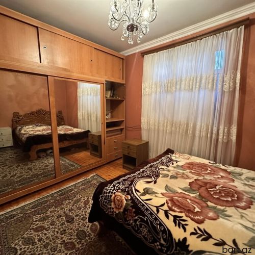  Fatmai kən-də 5 otaqli həyət evi satilir.