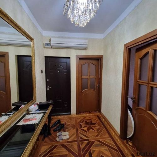  7-ci mikrorayonda 4 otaqli mənzil satilir.