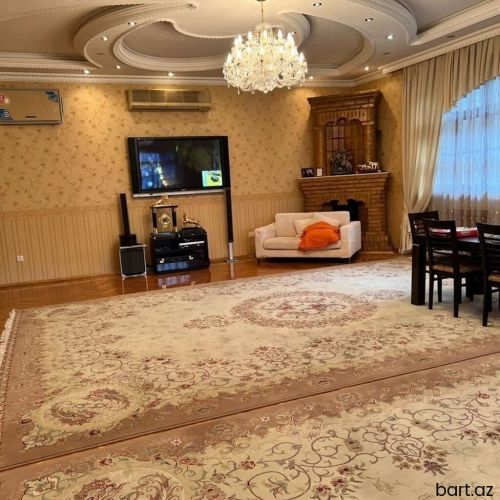 Bakıxanov qəs.,7 otaqlı həyət evi satilir.