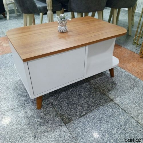 Yeni, Jurnal masası, Kvadrat masa