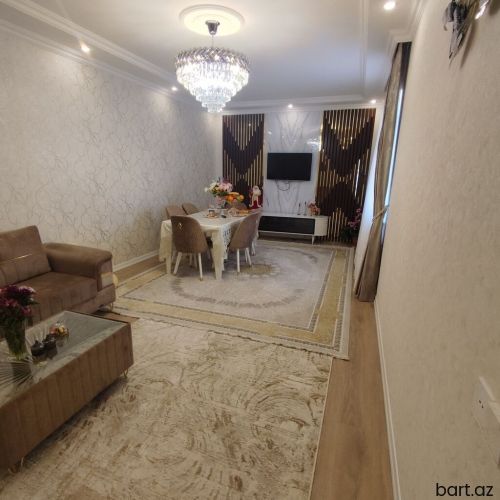 Yeni Suraxanida 3 otaqli həyət evi satilir.
