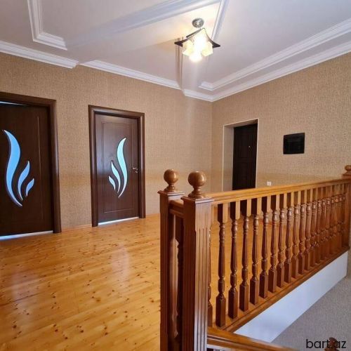 Sabunçu qəs. 5 otaqlı həyət evi satilir.