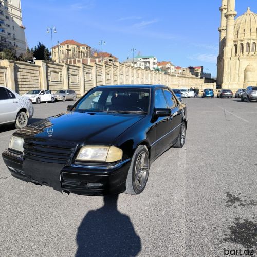 Mercedes-Benz 230: 2.3 l | 1999 il Sedan