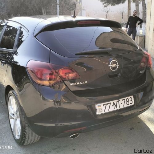Opel Astra: 1.6 l | 2010 il