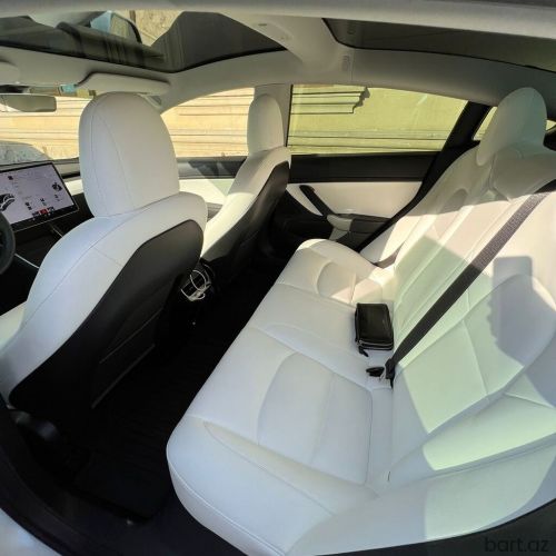 Tesla Model 3: 0.1 l | 2020 il