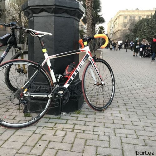 Cube Peloton Vilka karbon Groupset 105 Ölçü M