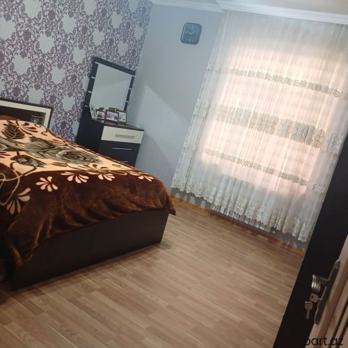 Oğuz şəhərində 5 otaqli həyət evi satilir.