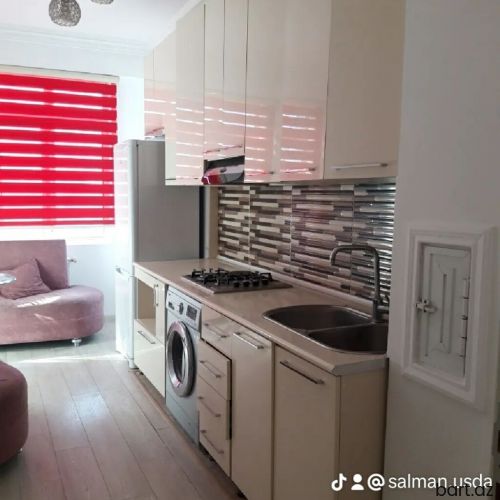 Xalqlar Dostluğunda 3 otaqli mənzil satilir.