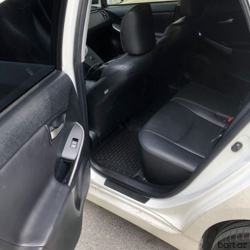 Toyota Prius: 1.8 l | 2015 il