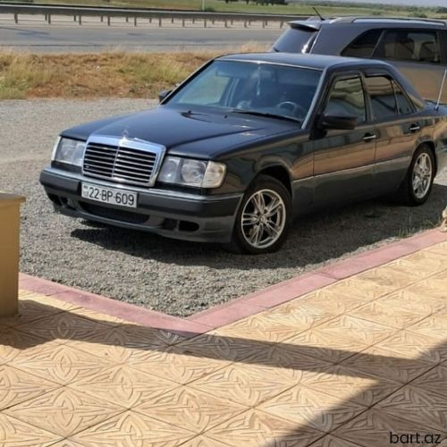 Mercedes-Benz E 220: 2.2 l | 1993 il