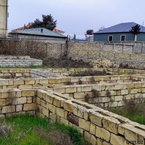 Mərdəkanda 10 sot torpaq sahəsi satilir.