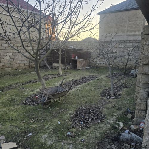 Sabunçu qəs-də 16 sot torpaq sahəsi satilir.