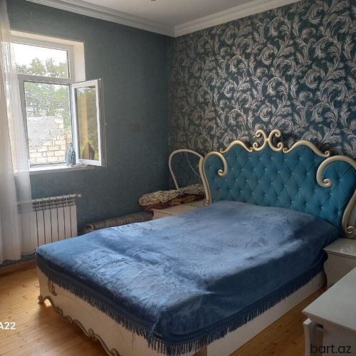 Saray qəs-də 4 otaqli həyət evi satilir.