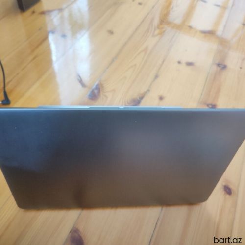 Intel Core i3, 8 GB, 17.3 