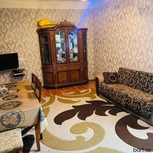 Yeni Ramana 5 otaqlı həyət evi satilir.