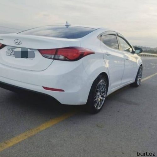 Hyundai Elantra: 1.8 l | 2015 il