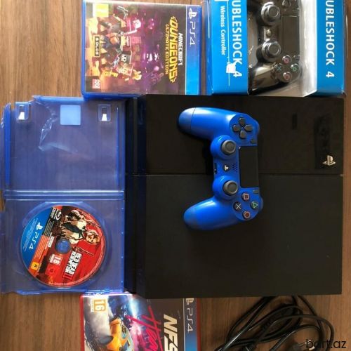 Playstation 4 .