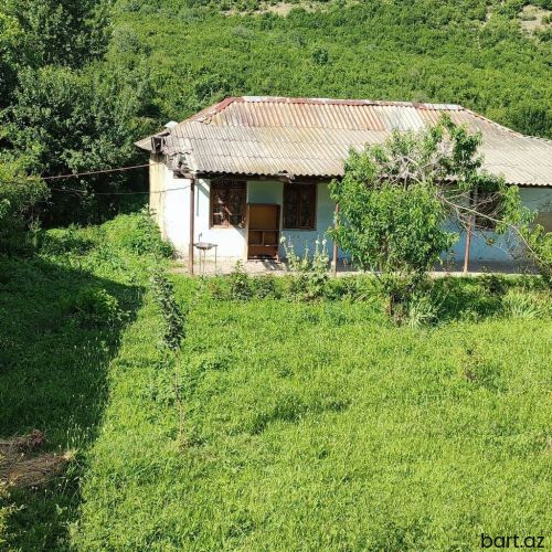 Oğuz r. Bucaq kən-də 30 sot torpaq sahəsi satilir.