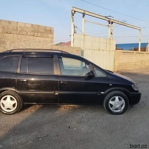 Opel Zafira: 1.8 l | 2003 il 