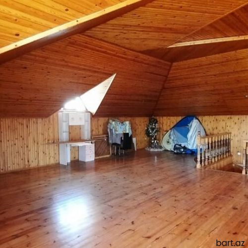 8-ci kilometr 7 otaqlı həyət evi satilir.
