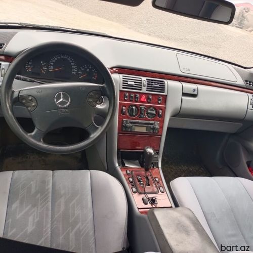 Mercedes-Benz 240: 2.4 l. | 2001 il