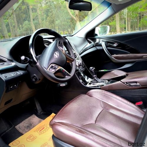 Hyundai Azera: 2.4 l | 2012 il