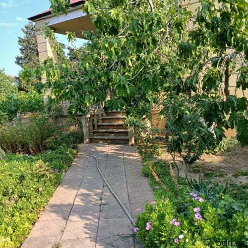  Buzovnada 5 otağlı həyət evi