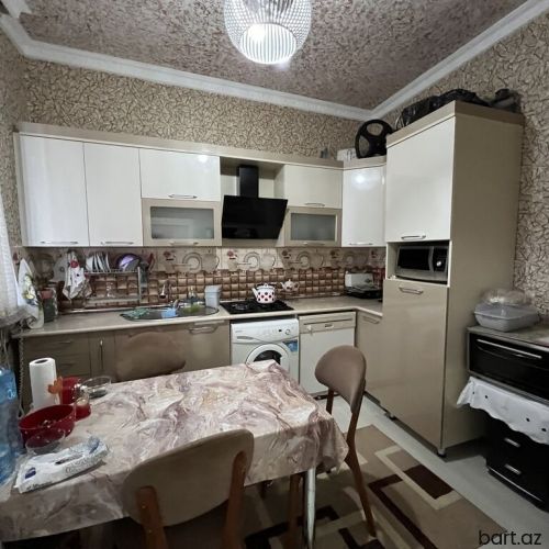 Binəqədi qəs. 3 otaqlı həyət evi satilir.