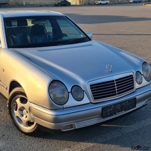 Mercedes-Benz E 240: 2.4 l | 1999 il